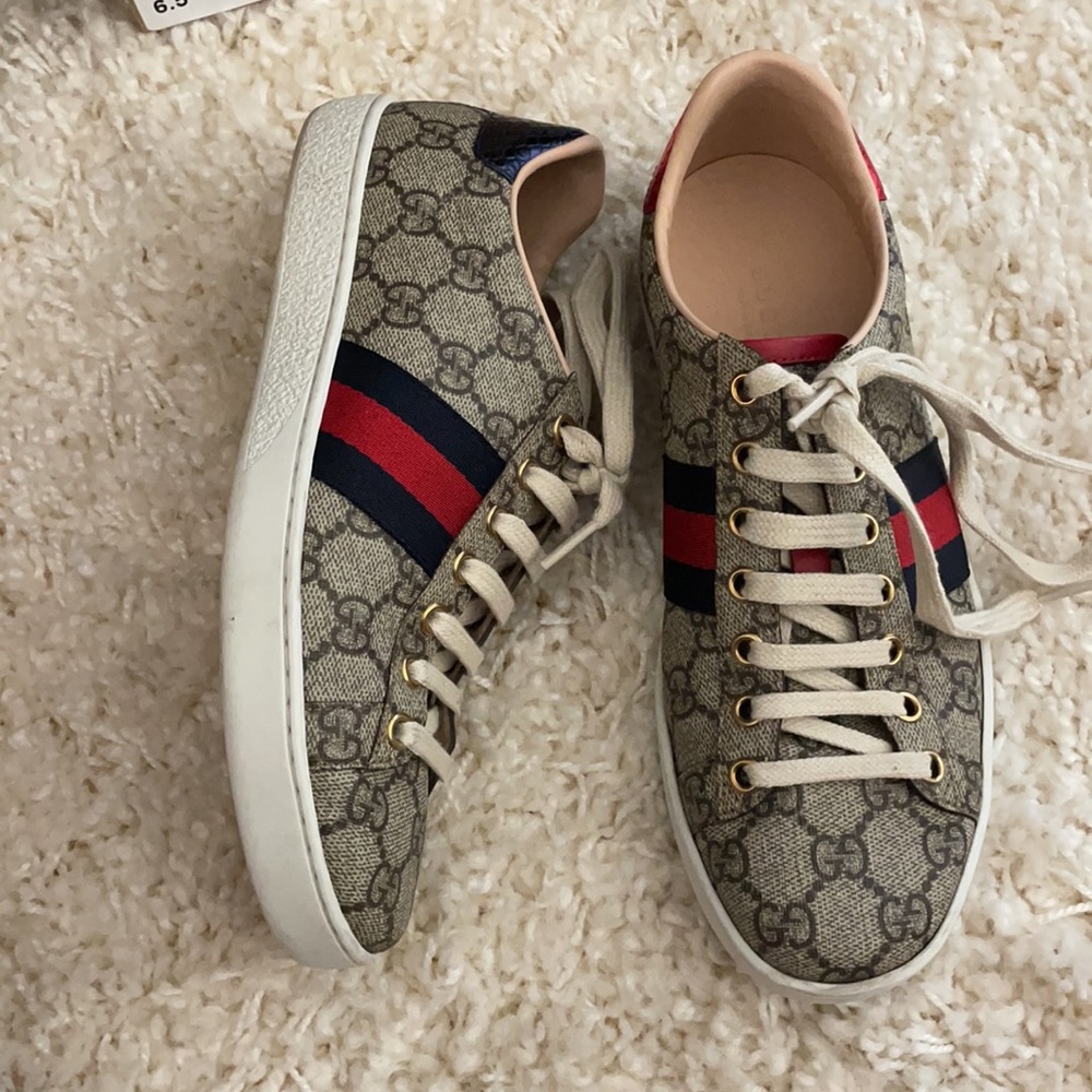 ❤️SOLD❤️Gucci sneaker